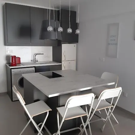Beautiful Apartment Near Beach In Larnaca Scala Exterior photo